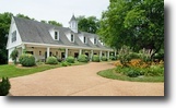 Plantation-style Hs & 14 stalls on 13 acre