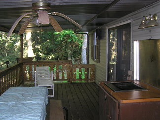 Rear Deck w/ Built in Grill